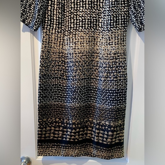 Brooks Brothers Dress 100% Silk Size 2 Short Sleeves Lined Midi Abstract Print. - Picture 3 of 16